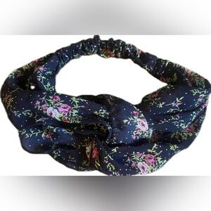Chic Floral Navy Blue Twisted Headband. Excellent condition. One size fits most.